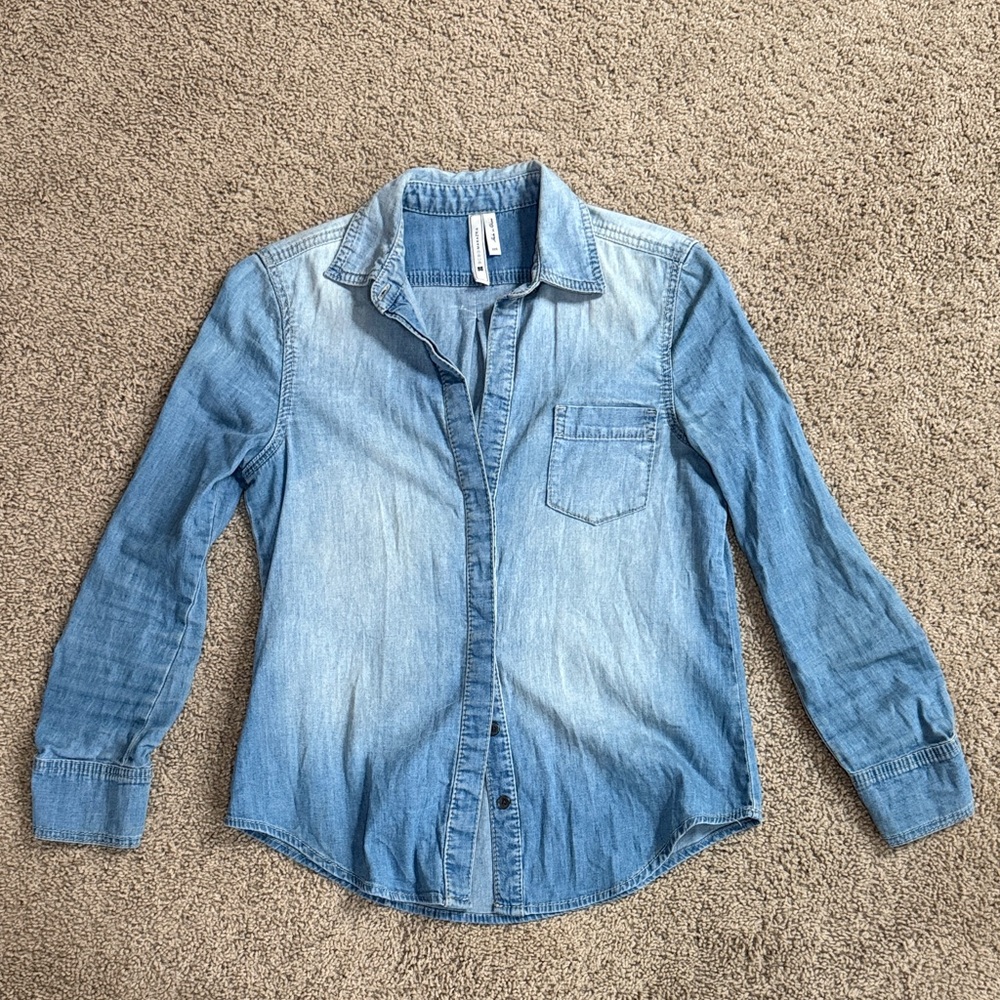 BCBGMaxAzria | Light Wash Denim Shirt | Size XXS